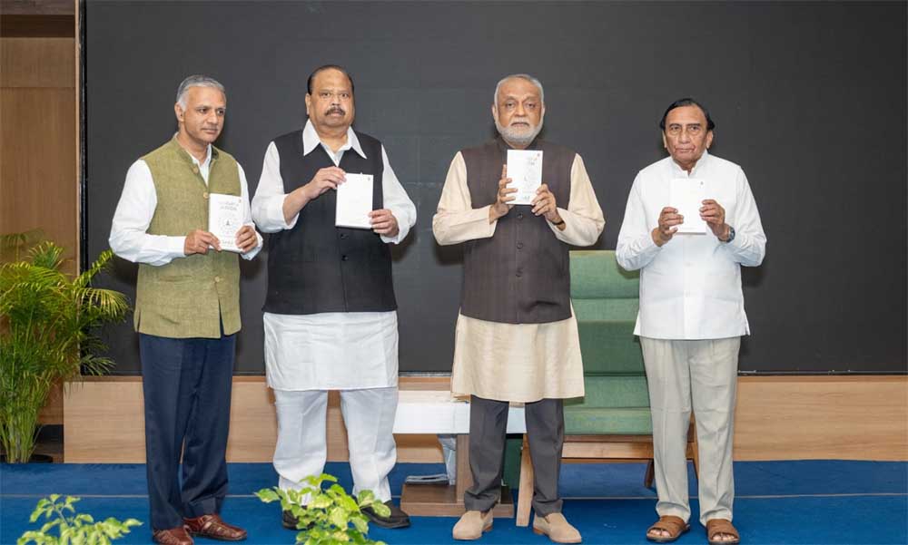 हैदराबाद में ‘‘हार्ट ऑफ ए जैन - इंटरनेशनल कॉन्क्लेव में किया पुस्तक का विमोचन