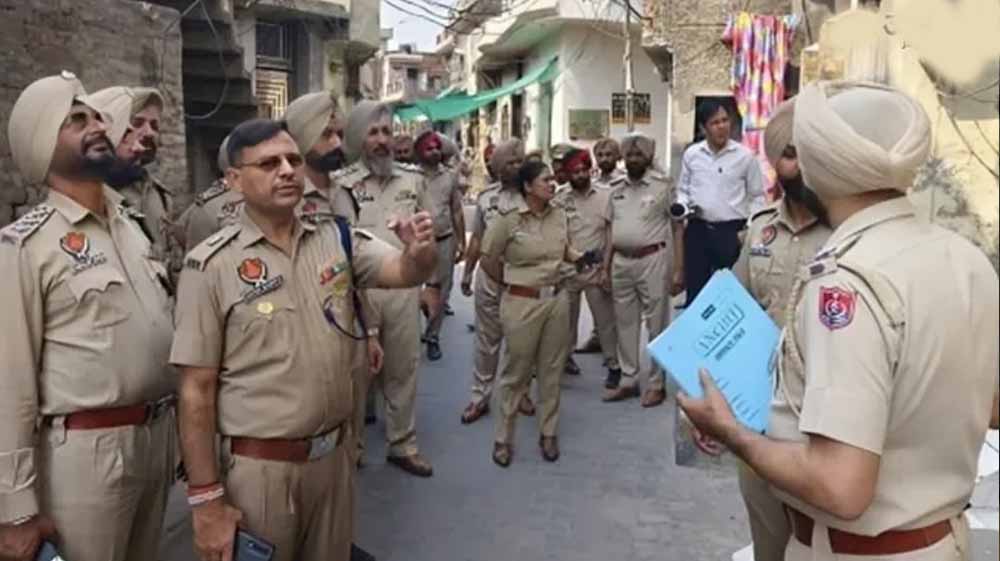 पंजाब में गोवंश अवशेष मिलने से सनसनी, 3 गायों के कटे सिर और 2 क्विंटल मांस के साथ दो गिरफ्तार पंजाब में गोवंश अवशेष मिलने से सनसनी, 3 गायों के कटे सिर और 2 क्विंटल मांस के साथ दो गिरफ्तार