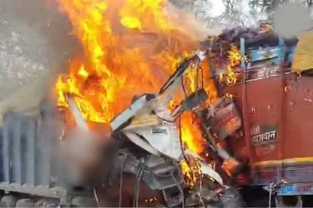 हरियाणा में बड़ा सड़क हादसा, ट्रक और डंपर की भिड़ंत के बाद धधकी आग, रेस्क्यू जारी