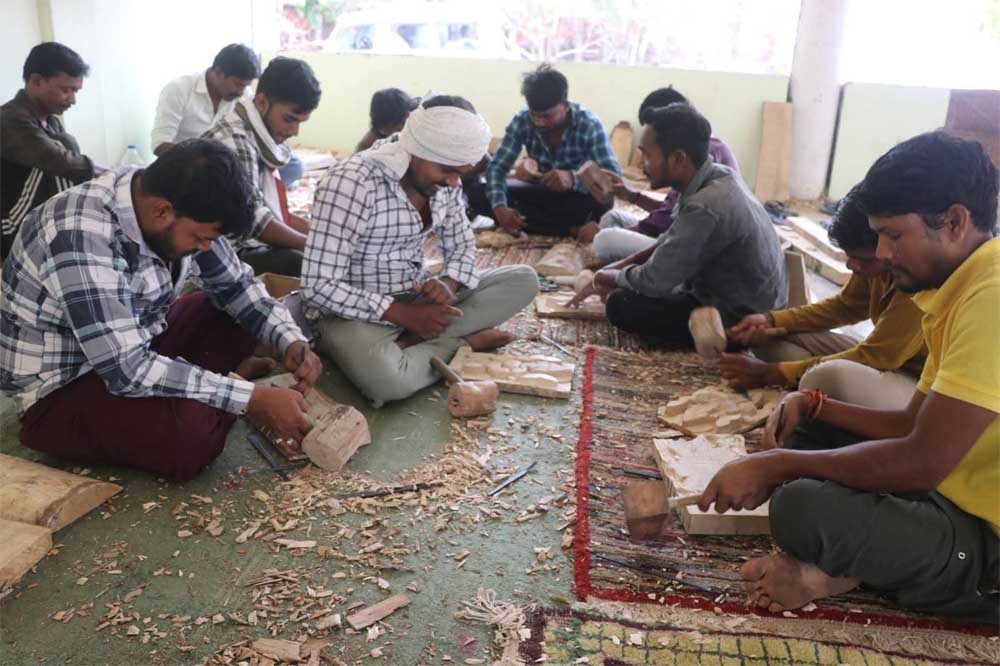 शहडोल के जनजातीय शिल्पकारों के सपनों को मिल रही नई उड़ान