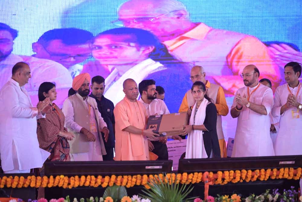 रामपुर में मिलक एवं बिलासपुर विधानसभा क्षेत्र में 700 करोड़ से अधिक लागत की 102 विकास परियोजनाओं का लोकार्पण/शिलान्यास किया मुख्यमंत्री योगी आदित्यनाथ ने रामपुर में मिलक एवं बिलासपुर विधानसभा क्षेत्र में 700 करोड़ से अधिक लागत की 102 विकास परियोजनाओं का लोकार्पण/शिलान्यास किया मुख्यमंत्री योगी आदित्यनाथ ने