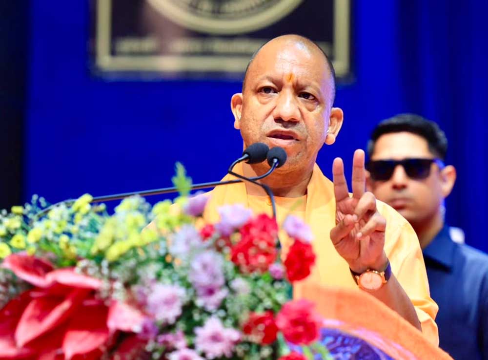 सीएम ने किया आगरा में उच्च शिक्षा विभाग के शिक्षकों एवं उनके आश्रितों के लिए 'मुख्यमंत्री शिक्षक कैशलेस चिकित्सा योजना' का शुभारंभ, करीब 10 लाख लोग होंगे योजना से आच्छादित