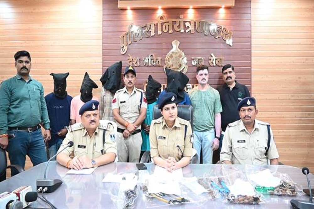 लूट का सोना-चांदी, कार सहित लगभग 16 लाख 50 हजार रूपये से अधिक की संपत्ति जब्त 5 आरोपी गिरफ्तार