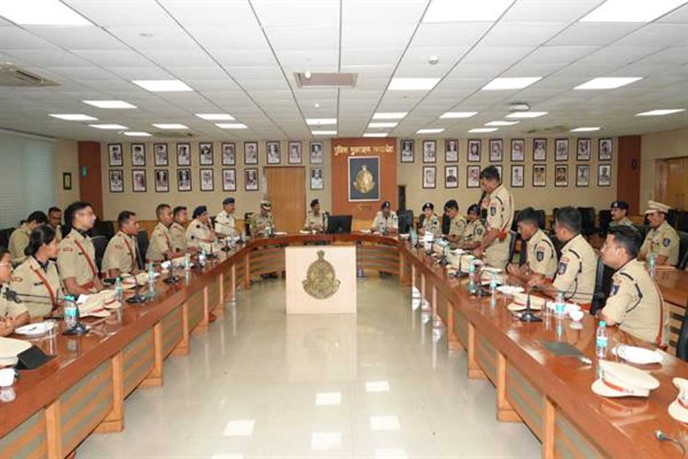 सरदार वल्लभभाई पटेल राष्ट्रीय पुलिस अकादमी के 21 प्रशिक्षु आईपीएस अधिकारियों ने डीजीपी से की सौजन्य भेंट