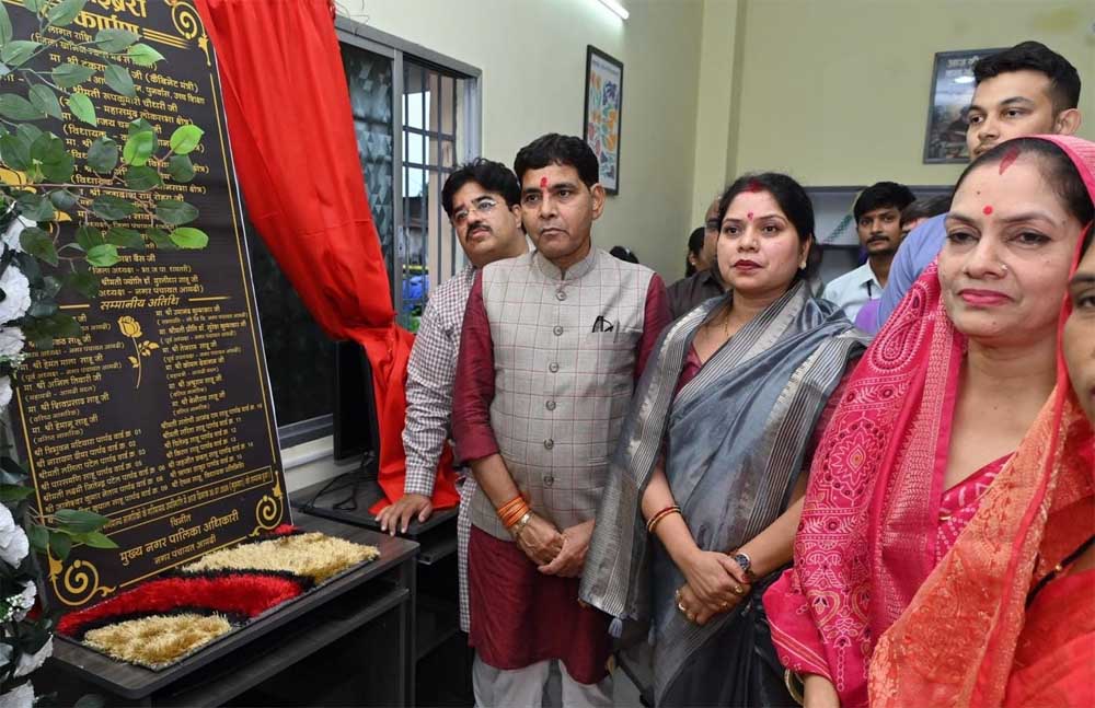 डिजिटल क्रांति का नया अध्याय- धमतरी के आमदी में अत्याधुनिक ई-लाइब्रेरी का लोकार्पण डिजिटल क्रांति का नया अध्याय- धमतरी के आमदी में अत्याधुनिक ई-लाइब्रेरी का लोकार्पण