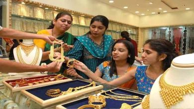Gold-Silver Price Today: सोने की कीमतों में गिरावट, चांदी हुई महंगी; देखें आज के लेटेस्ट रेट