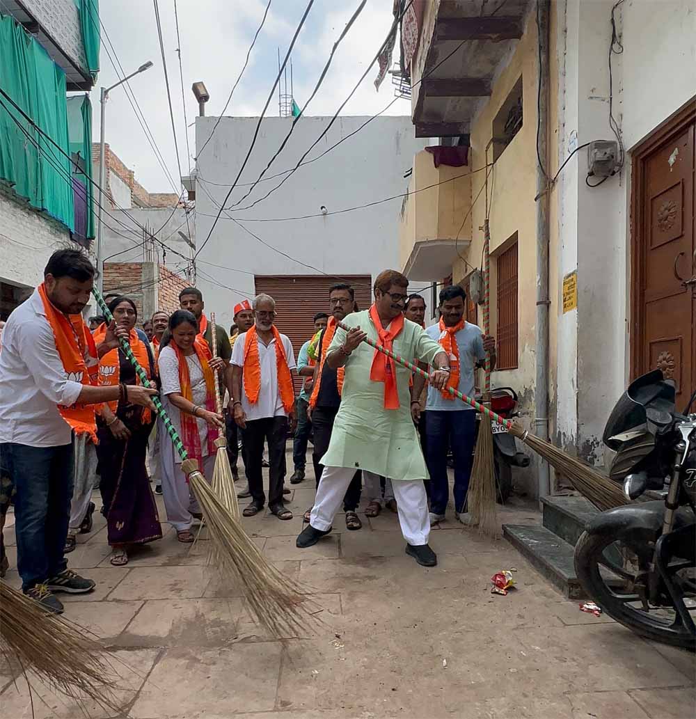 प्रतिदिन सुबह 7 बजे से 10 बजे तक चल रहा वार्ड प्रवास, रविवार 26 जुलाई को कबीर नगर स्थित सामुदायिक भवन में लगेगी जन चौपाल प्रतिदिन सुबह 7 बजे से 10 बजे तक चल रहा वार्ड प्रवास, रविवार 26 जुलाई को कबीर नगर स्थित सामुदायिक भवन में लगेगी जन चौपाल