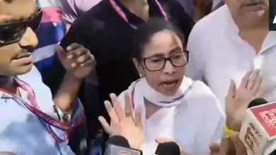 बंगाल में ममता बनर्जी के काफिले पर पथराव, पुलिस हिरासत में TMC कार्यकर्ता की मौत से गुस्सा