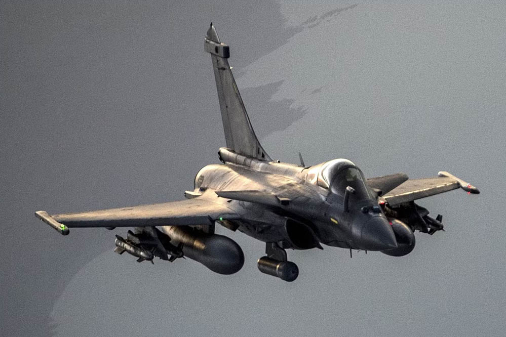 Operation Sindoor में Rafale का खौफ! पाकिस्तान ने क्यों छिपाई F-16 की पूरी फ्लीट, पूर्व अफसर ने बताया Operation Sindoor में Rafale का खौफ! पाकिस्तान ने क्यों छिपाई F-16 की पूरी फ्लीट, पूर्व अफसर ने बताया