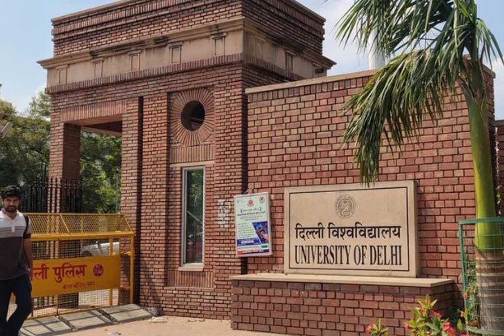Delhi University History Syllabus: दिल्ली सल्तनत समेत कई पुराने पेपर हटाए गए, 38 में से सिर्फ 16 DSE को मिली जगह Delhi University History Syllabus: दिल्ली सल्तनत समेत कई पुराने पेपर हटाए गए, 38 में से सिर्फ 16 DSE को मिली जगह