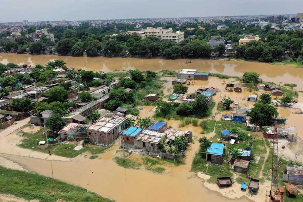 पटना में गंगा ने पार किया खतरे का निशान, बक्सर-भागलपुर तक बढ़ा जलस्तर; घाघरा-गंडक का भी हाल जानें पटना में गंगा ने पार किया खतरे का निशान, बक्सर-भागलपुर तक बढ़ा जलस्तर; घाघरा-गंडक का भी हाल जानें