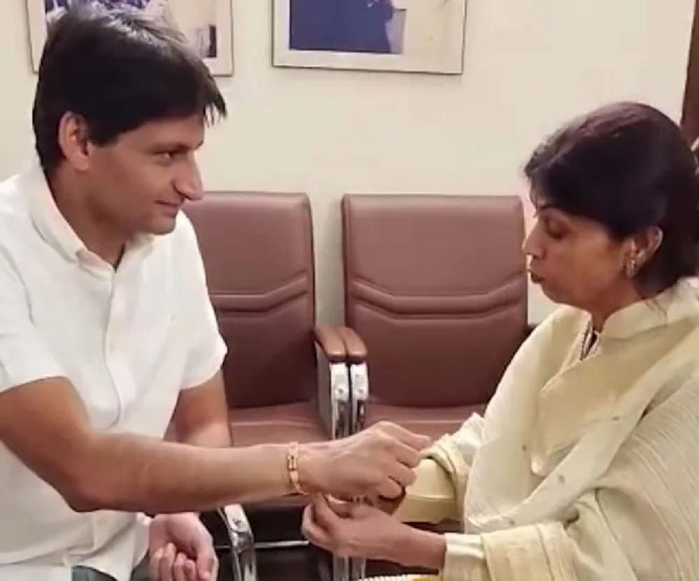 रक्षाबंधन पर सजा नेताओं की कलाई पर प्यार का धागा, CM सैनी को स्कूली छात्राओं ने बांधी राखी