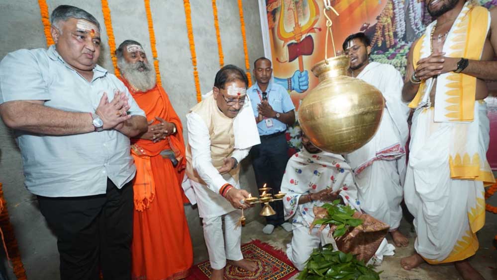 प्रदेश के शक्तिपीठों को धार्मिक कॉरिडोर के रूप में जोड़ रही राज्य सरकार : मुख्यमंत्री साय प्रदेश के शक्तिपीठों को धार्मिक कॉरिडोर के रूप में जोड़ रही राज्य सरकार : मुख्यमंत्री साय
