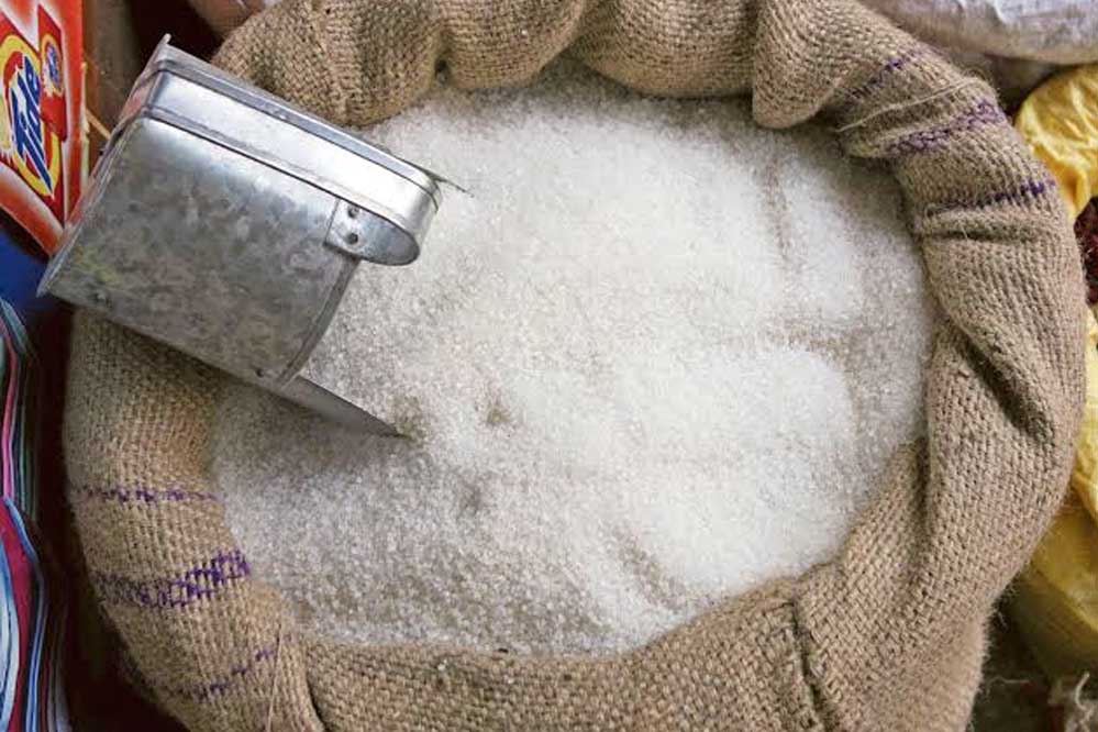 चीनी की बढ़ती कीमतों पर लगाम! ₹51 किलो तक आए दाम, सरकार की सख्ती रंग लाई