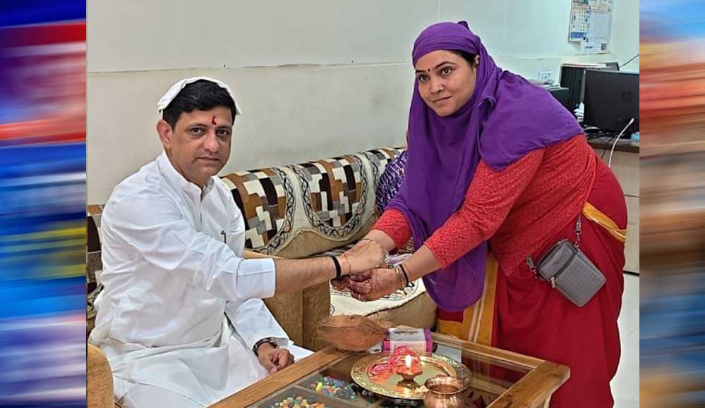 रक्षाबंधन पर सफाईमित्र बहनों का सम्मान, महापौर ने कहा- आप ही शहर की असली ताकत रक्षाबंधन पर सफाईमित्र बहनों का सम्मान, महापौर ने कहा- आप ही शहर की असली ताकत