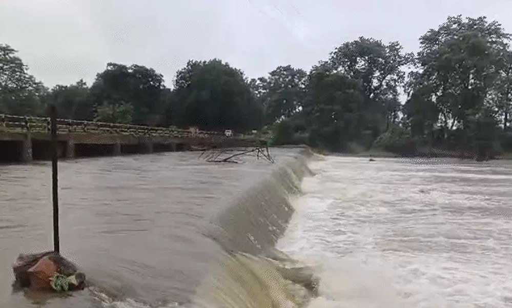 मंदाकिनी नदी का रौद्र रूप, नागौद थाने में घुसा पानी; चित्रकूट में जलभराव से हाल बेहाल