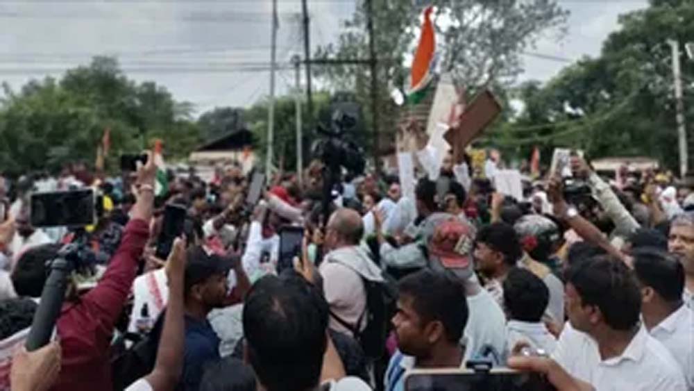 रांची में छात्रों का विधानसभा घेराव, तीन बैरिकेडिंग लांघे; देवेंद्रनाथ महतो भी पहुंचे