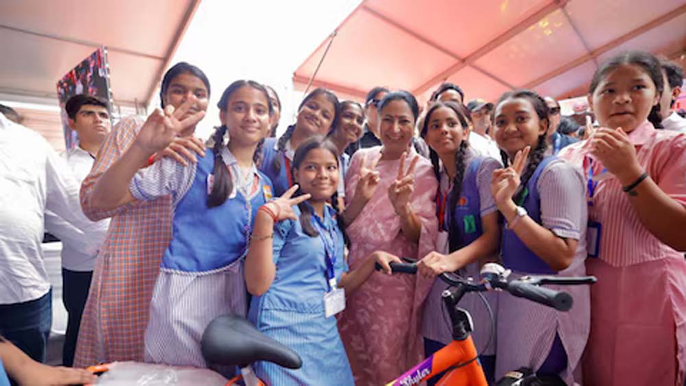 सीएम रेखा गुप्ता ने शुरू की विद्या वाहिनी योजना, छात्राओं को मिलीं साइकिलें सीएम रेखा गुप्ता ने शुरू की विद्या वाहिनी योजना, छात्राओं को मिलीं साइकिलें