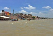 गंगा के रौद्र रूप से काशी बेहाल, घाट डूबे, श्रद्धालुओं की बढ़ी मुश्किलें