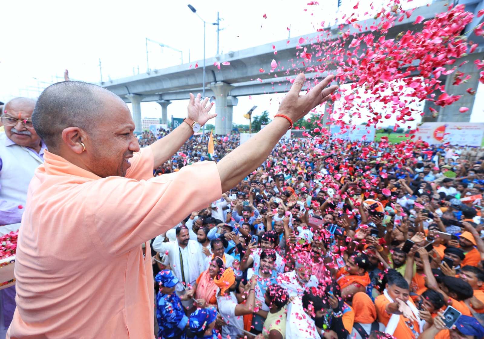 योगी के कार्यक्रम में ड्रोन उड़ाने वाला युवक पकड़ा गया, सुरक्षा में हड़कंप