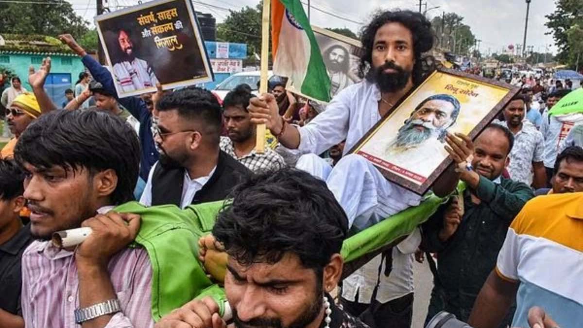 14 परीक्षाएं रद्द होने के बाद भी नहीं थमा संघर्ष, पेपर लीक पर गारंटी मांगेंगे छात्र