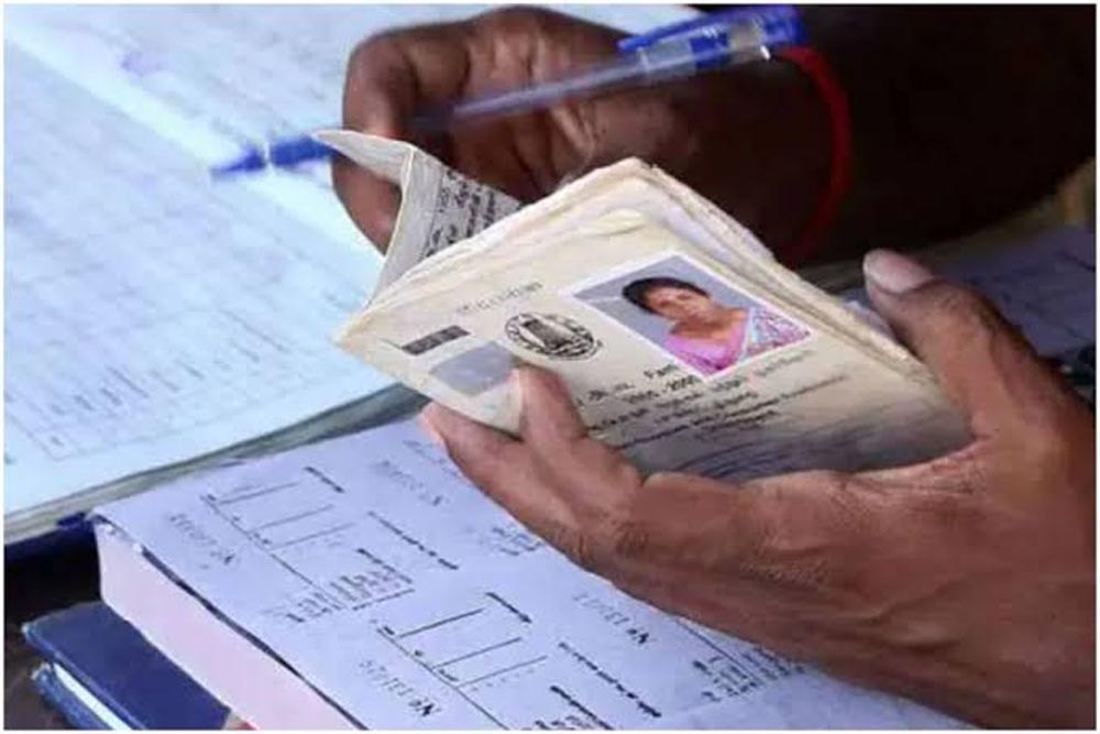 राशन कार्ड बनवाना हुआ सख्त: घर की फोटो से लेकर आय-टैक्स तक देनी होगी जानकारी राशन कार्ड बनवाना हुआ सख्त: घर की फोटो से लेकर आय-टैक्स तक देनी होगी जानकारी