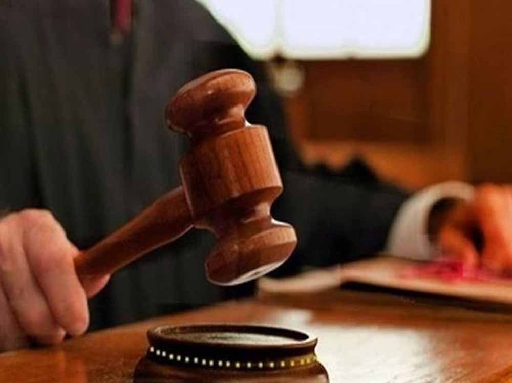 छत्तीसगढ़ हाईकोर्ट का बड़ा आदेश, शोकसभा के कारण पूरे दिन कोर्ट की कार्यवाही रोकना सही नहीं छत्तीसगढ़ हाईकोर्ट का बड़ा आदेश, शोकसभा के कारण पूरे दिन कोर्ट की कार्यवाही रोकना सही नहीं