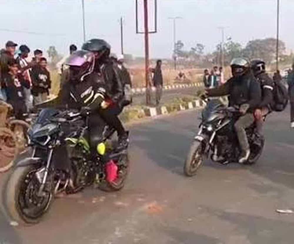स्टंटबाजी पड़ी भारी! CG में बाइकर्स गैंग पकड़ा गया, पुलिस कार्रवाई के बाद मांगी माफी