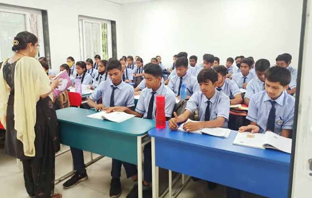 CG आत्मानंद स्कूलों में सुरक्षा-व्यवस्था होगी मजबूत, लगातार गैरहाजिर छात्रों के नाम हटेंगे
