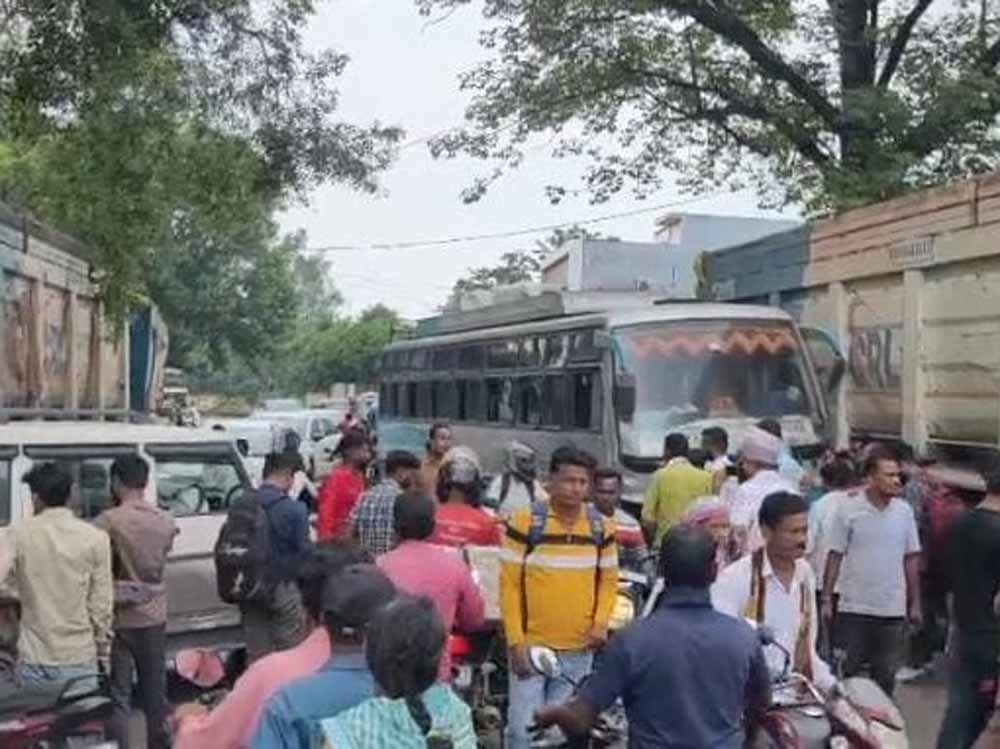 छत्तीसगढ़ में भीषण सड़क हादसा, बस-बोलेरो की भिड़ंत में कई लोग घायल