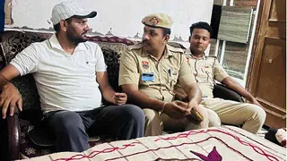 काले झंडे दिखाने की आशंका में पुलिस की कार्रवाई, CM सैनी के दौरे से पहले कांग्रेस नेता नजरबंद काले झंडे दिखाने की आशंका में पुलिस की कार्रवाई, CM सैनी के दौरे से पहले कांग्रेस नेता नजरबंद