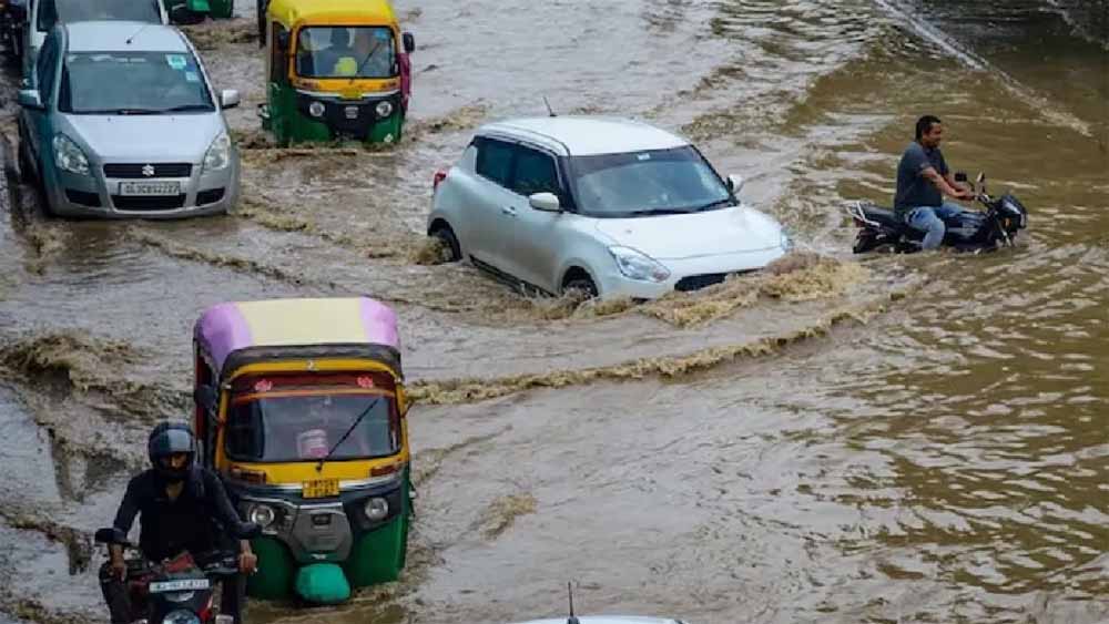 Haryana Weather: मूसलाधार बारिश से तबाही, मकान गिरे, नदी का तटबंध टूटा, बाढ़ का अलर्ट