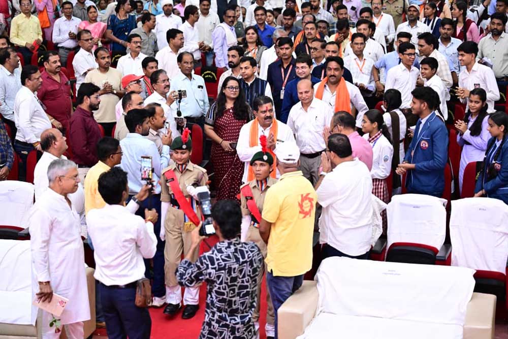 उप मुख्यमंत्री विजय शर्मा ने कवर्धा विधानसभा के 171 मेधावियों का किया सम्मान, प्रतिभा को मिला बड़ा मंच और सपनों को नई उड़ान