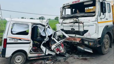MP के धार में भीषण हादसा, ट्रॉले की टक्कर से वैन सवार गुजरात के 6 युवकों की मौत