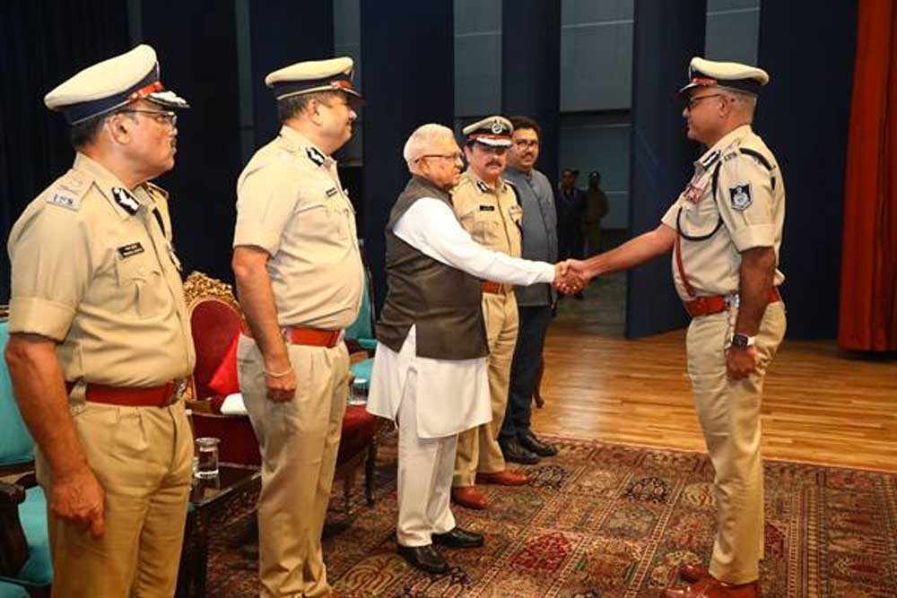 राज्यपाल पटेल नशा परिवारों के भविष्य को करता है अंधकारमय