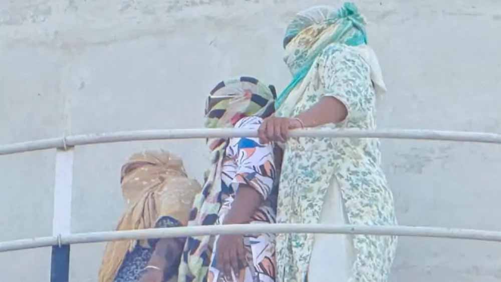 बरनाला में हंगामा: न्याय की मांग को लेकर पानी की टंकी पर चढ़ीं 3 दुष्कर्म पीड़ित महिलाएं