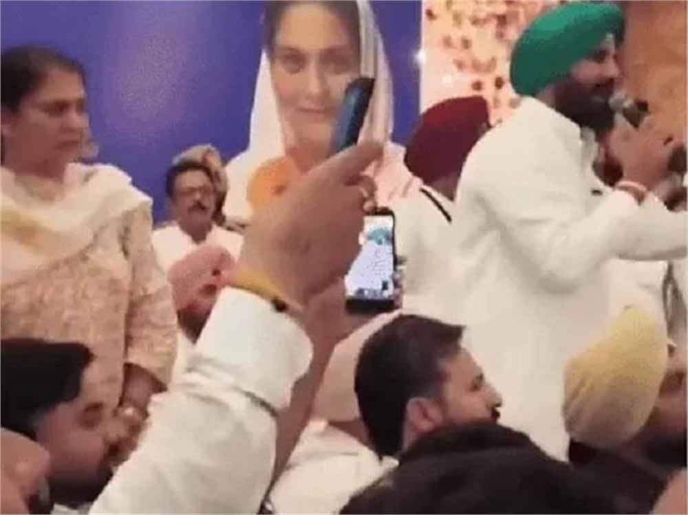 कांग्रेस बैठक में बवाल, चन्नी समर्थकों का राजा वड़िंग के खिलाफ जोरदार विरोध