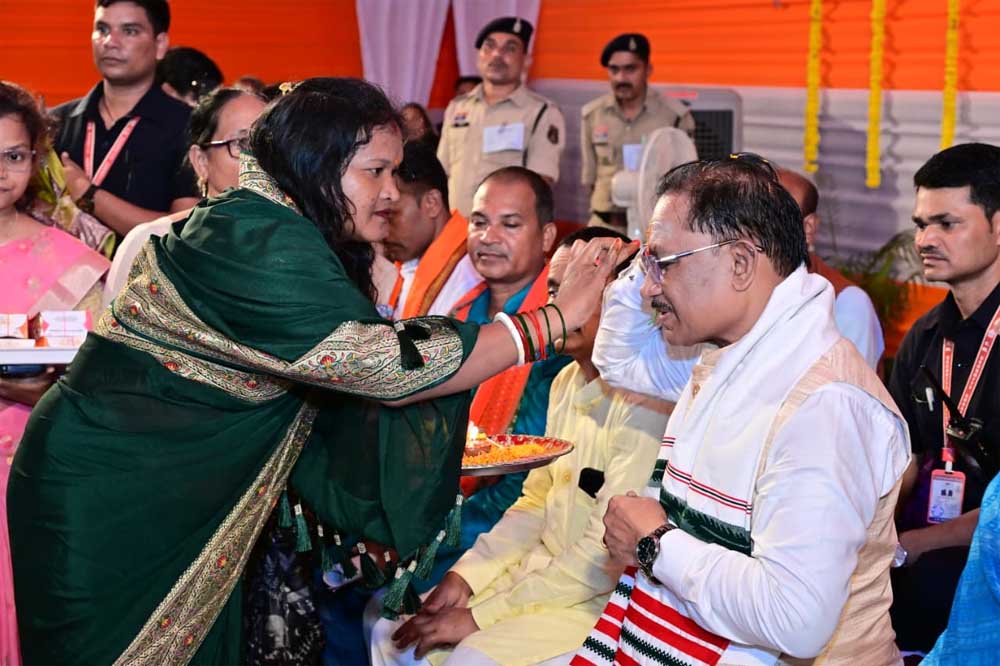 पंडरीपानी में रक्षाबंधन एवं बहनों से संवाद कार्यक्रम में शामिल हुए मुख्यमंत्री साय