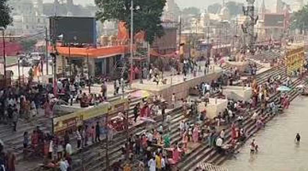 योगी सरकार की व्यवस्थाओं के बीच अयोध्या में शांतिपूर्ण संपन्न हुआ आस्था का पर्व, लाखों श्रद्धालुओं ने किया जलाभिषेक