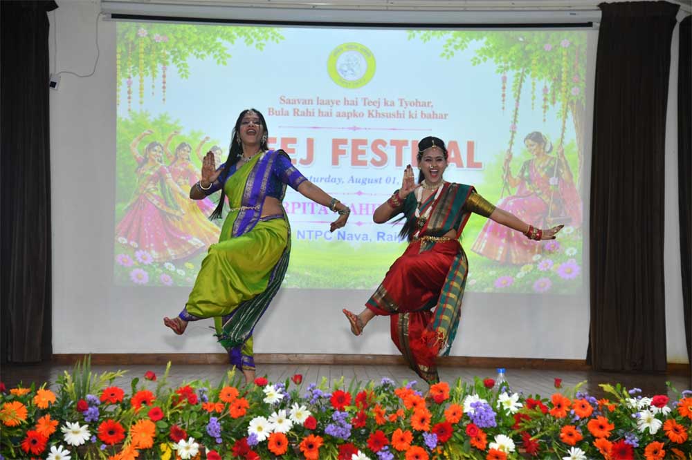 तीज के रंग में रंगा एनटीपीसी-नवा रायपुर, अर्पिता महिला समिति ने मनाया पारंपरिक उत्सव