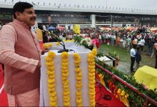 मुख्यमंत्री डॉ. यादव ने मुख्यमंत्री निवास पर लगाया तिरंगा
