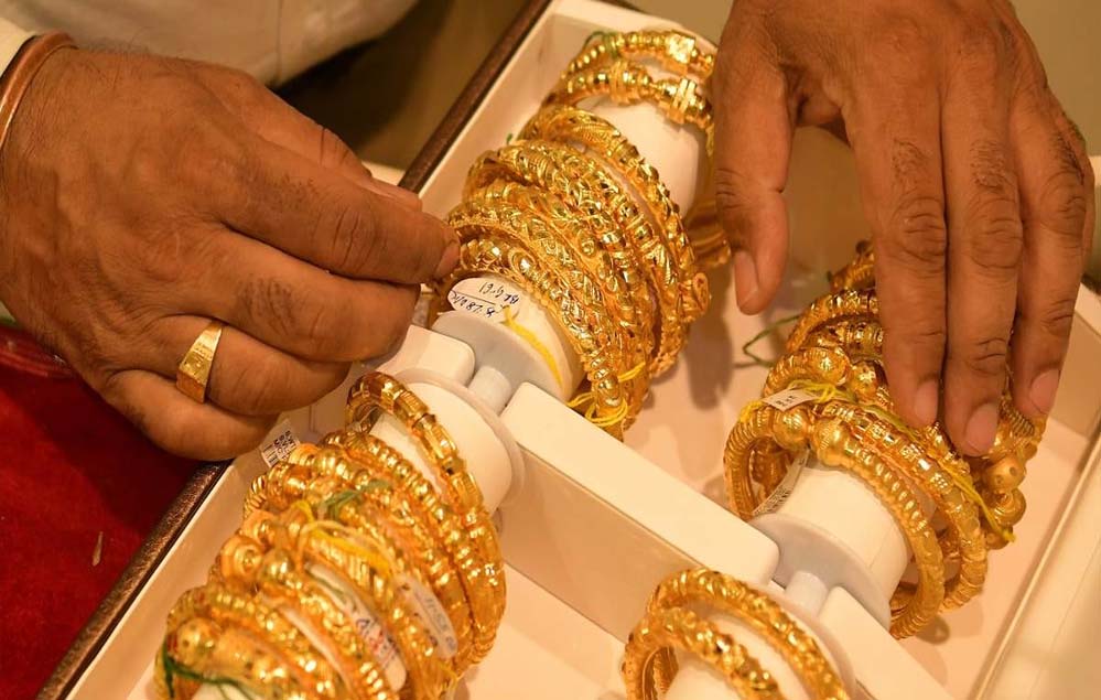 सोने-चांदी की कीमतों में बड़ा उछाल! Gold ₹19,000 और Silver ₹10,673 महंगी, जानें 1.80 लाख का अगला पड़ाव सोने-चांदी की कीमतों में बड़ा उछाल! Gold ₹19,000 और Silver ₹10,673 महंगी, जानें 1.80 लाख का अगला पड़ाव