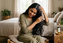 रातभर बालों में तेल लगाकर सोते हैं तो सावधान! जावेद हबीब ने बताया सही तरीका रातभर बालों में तेल लगाकर सोते हैं तो सावधान! जावेद हबीब ने बताया सही तरीका