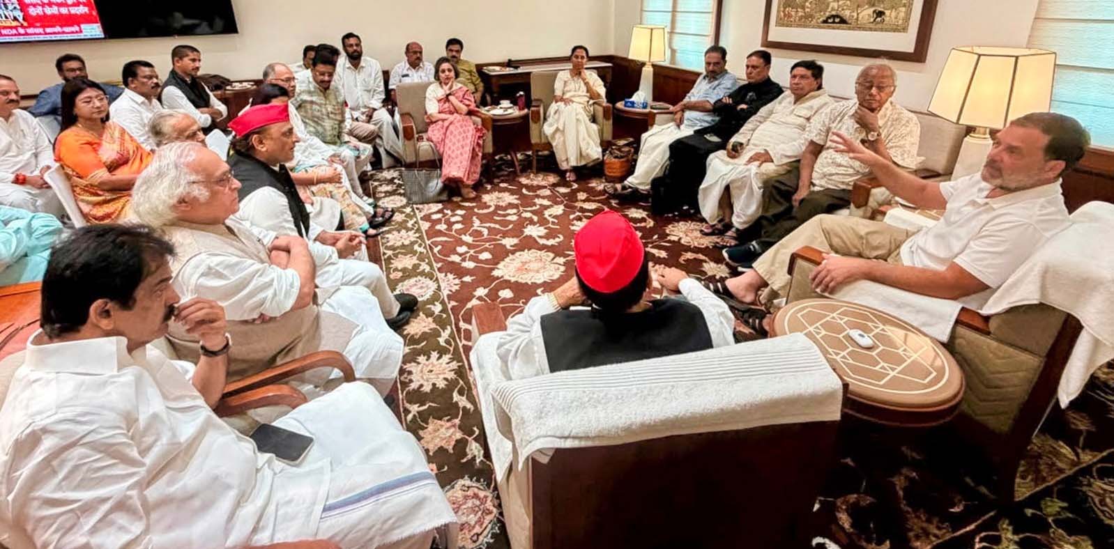 SIR पर सियासी घमासान तेज, CEC ज्ञानेश कुमार के खिलाफ विपक्ष बनाएगा नई रणनीति SIR पर सियासी घमासान तेज, CEC ज्ञानेश कुमार के खिलाफ विपक्ष बनाएगा नई रणनीति