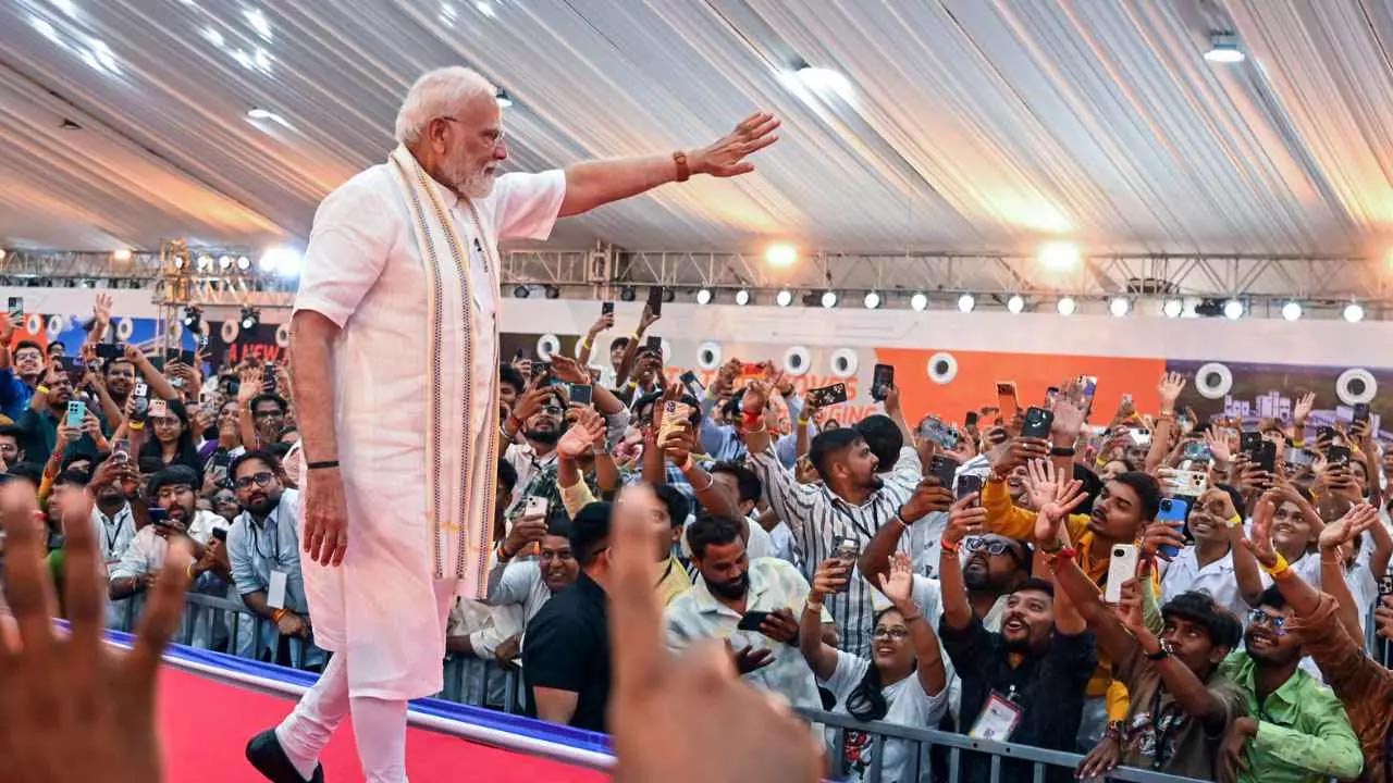 मुंबई में PM मोदी के कार्यक्रम स्थल से दो हिरासत में, फर्जी PMO अधिकारी बनकर घूम रहा था रोहन पारेख