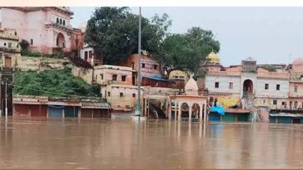 मंदाकिनी का बढ़ा जलस्तर, चित्रकूट में बारिश के बाद बाढ़ का खतरा; 400 अतिक्रमण से बदली नदी की धार मंदाकिनी का बढ़ा जलस्तर, चित्रकूट में बारिश के बाद बाढ़ का खतरा; 400 अतिक्रमण से बदली नदी की धार