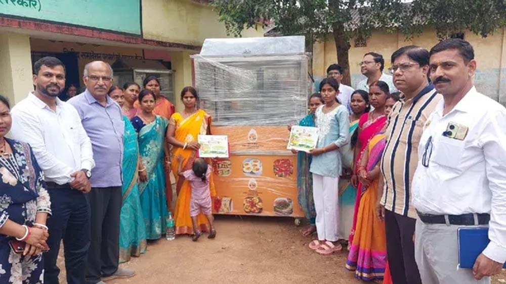 अंडा बेचकर महिलाएं कमाएंगी, झारखंड में 6 जिलों को मिले 60 एगकार्ट