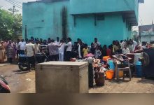 लोयाबाद में अचानक धंसी जमीन, घर हुआ जमींदोज; बाल-बाल बचे महिला और बच्चे