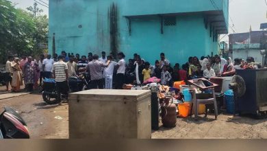 लोयाबाद में अचानक धंसी जमीन, घर हुआ जमींदोज; बाल-बाल बचे महिला और बच्चे