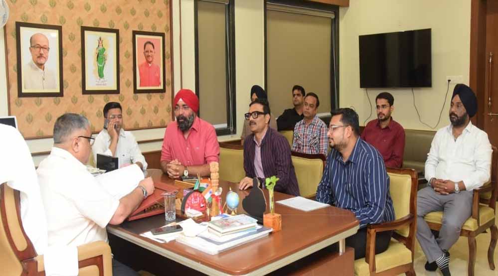पर्यटन मंत्री राजेश अग्रवाल से मिला ट्रेवल एंड टूरिज्म एसोसिएशन का प्रतिनिधिमंडल पर्यटन मंत्री राजेश अग्रवाल से मिला ट्रेवल एंड टूरिज्म एसोसिएशन का प्रतिनिधिमंडल
